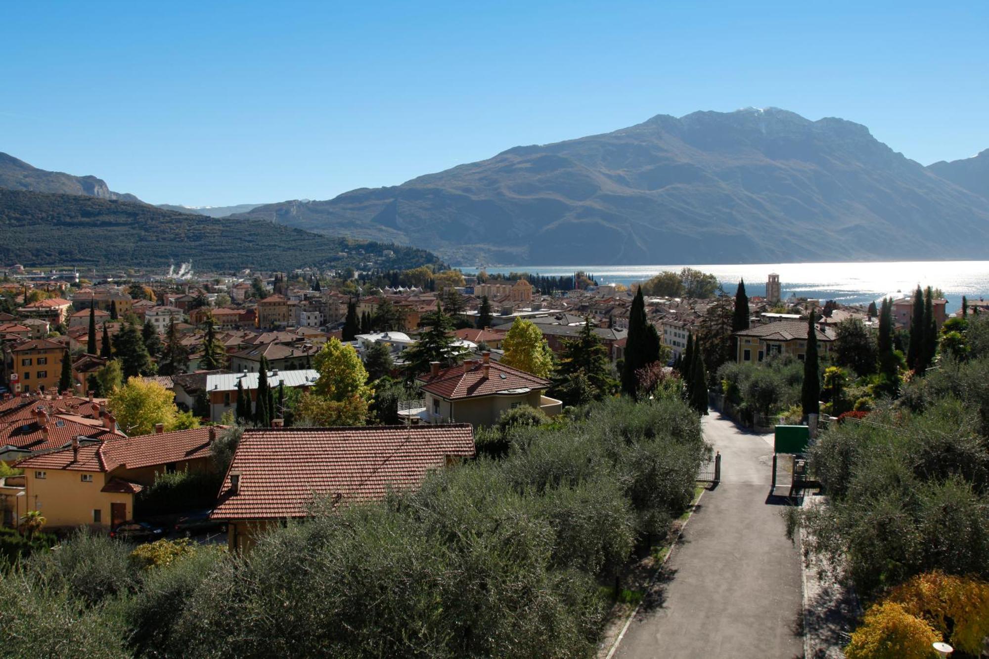 Aparthotel Englovacanze Riva del Garda Exterior foto