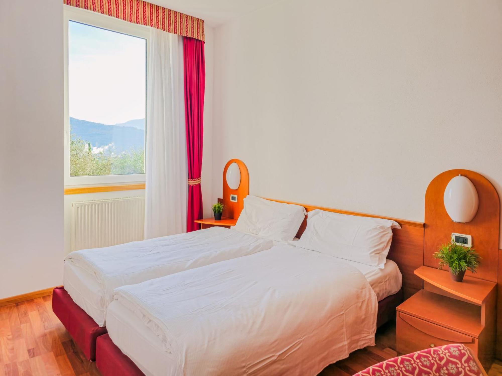 Aparthotel Englovacanze Riva del Garda Exterior foto