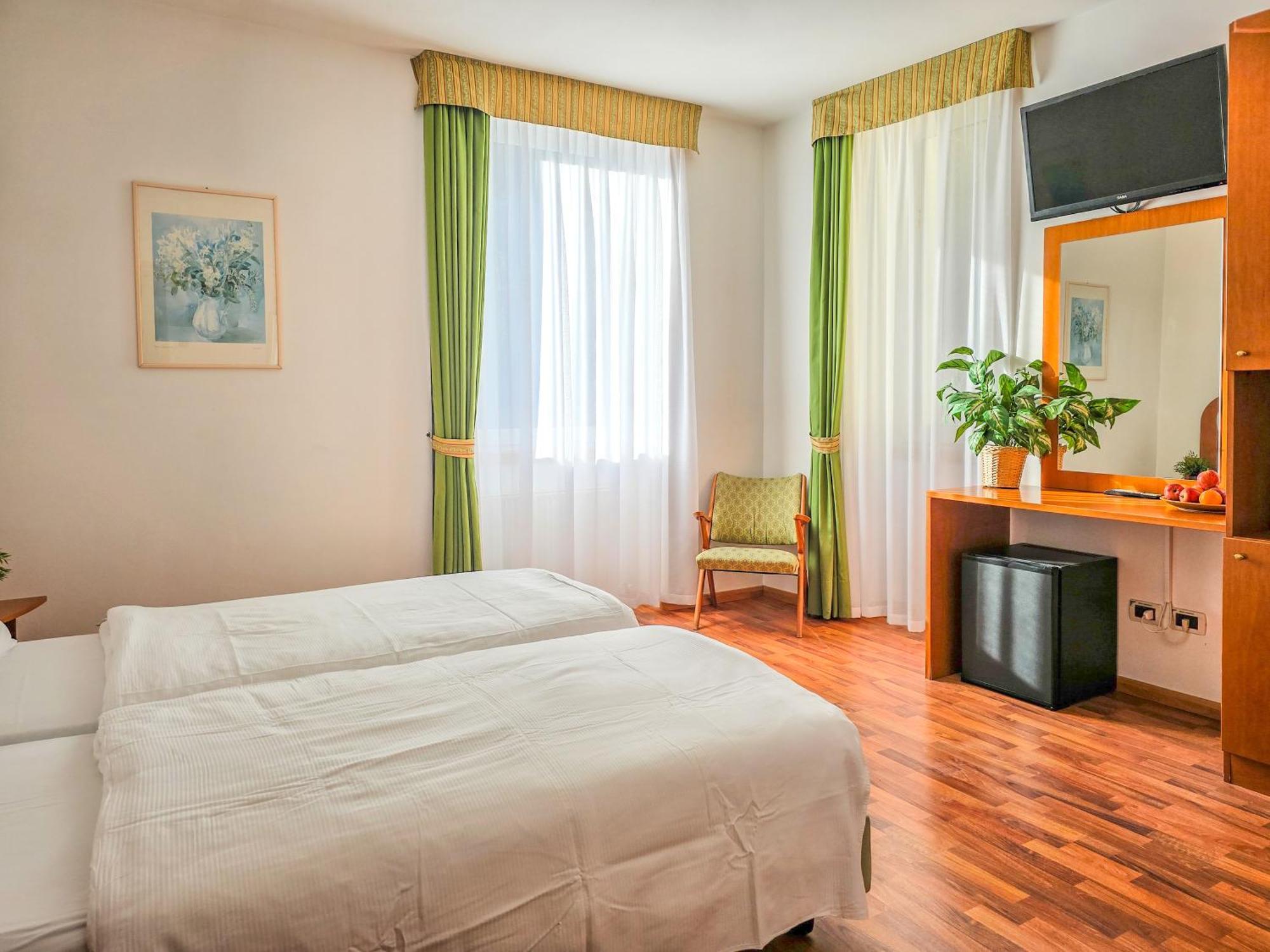 Aparthotel Englovacanze Riva del Garda Exterior foto
